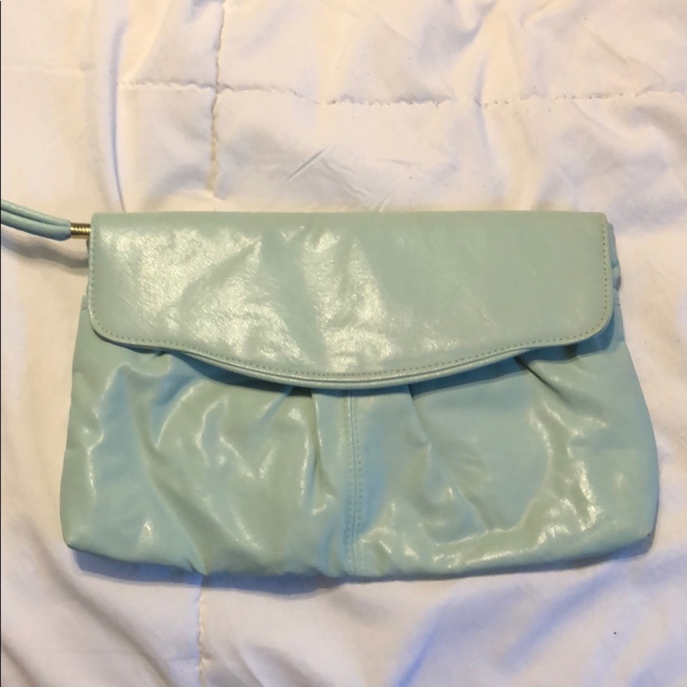 Clutch/wristlet